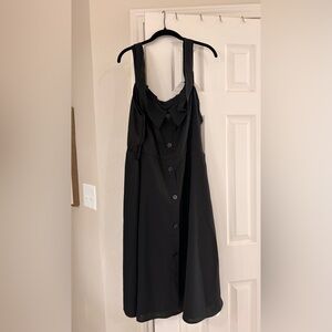 chic Black Button-Front Midi Dress with Collar